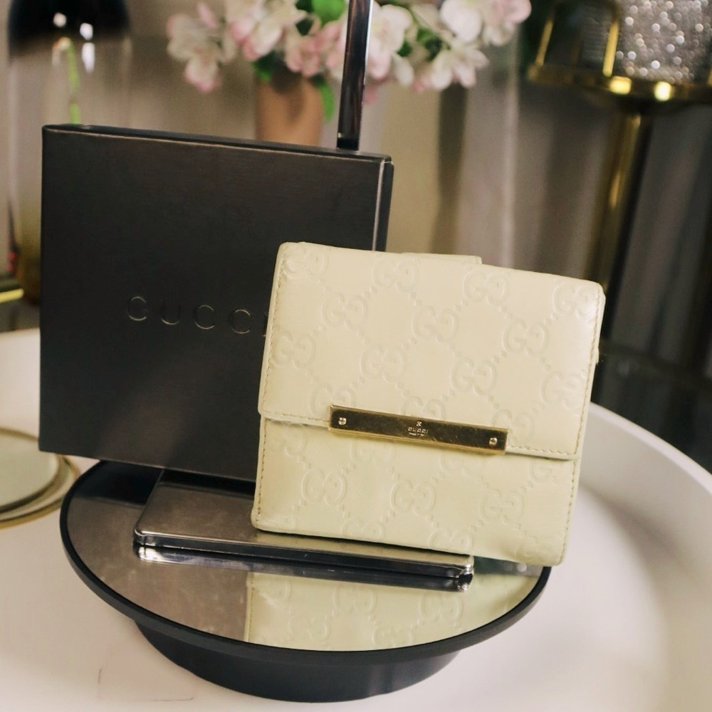 “HOST PICK” Gucci Guccissima French Flap Compact Wallet in Bone White